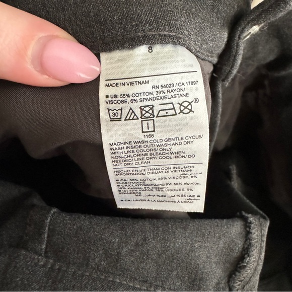 Old Navy Charcoal High-Rise Pixie Pants - Picture 6 of 6